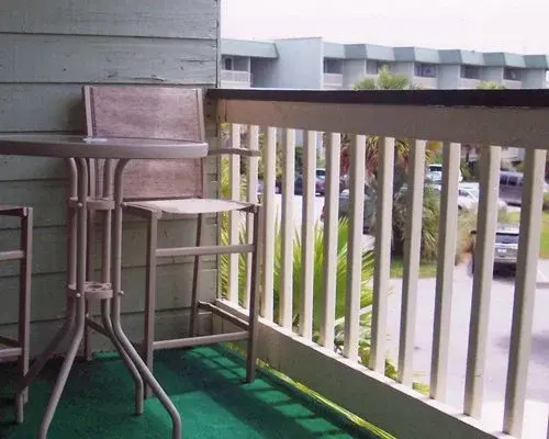 Beachfront Isle of Palms Condo w/ Balcony & Pool!