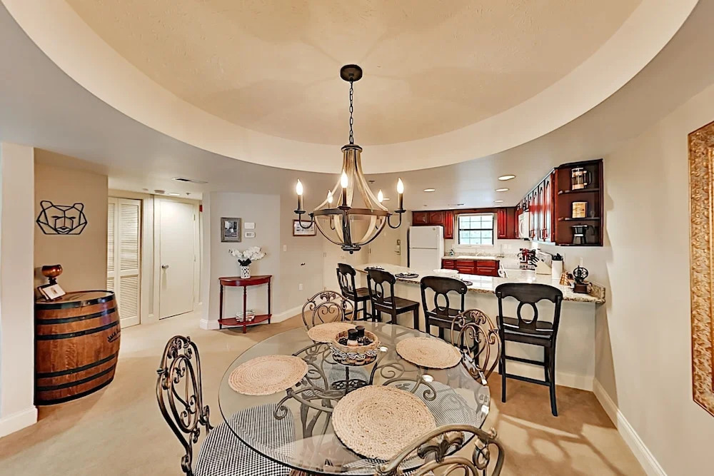 210roarh 2 Bedroom Condo