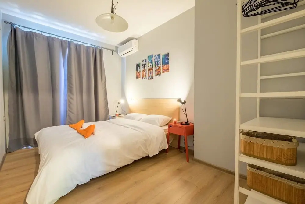 FM Deluxe 1-BDR Apartment - Style Meets Charm