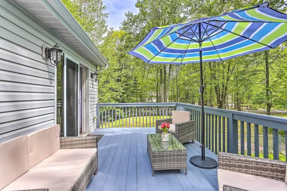 2 Game Rooms! Family Poconos Home 9 Mi to Slopes