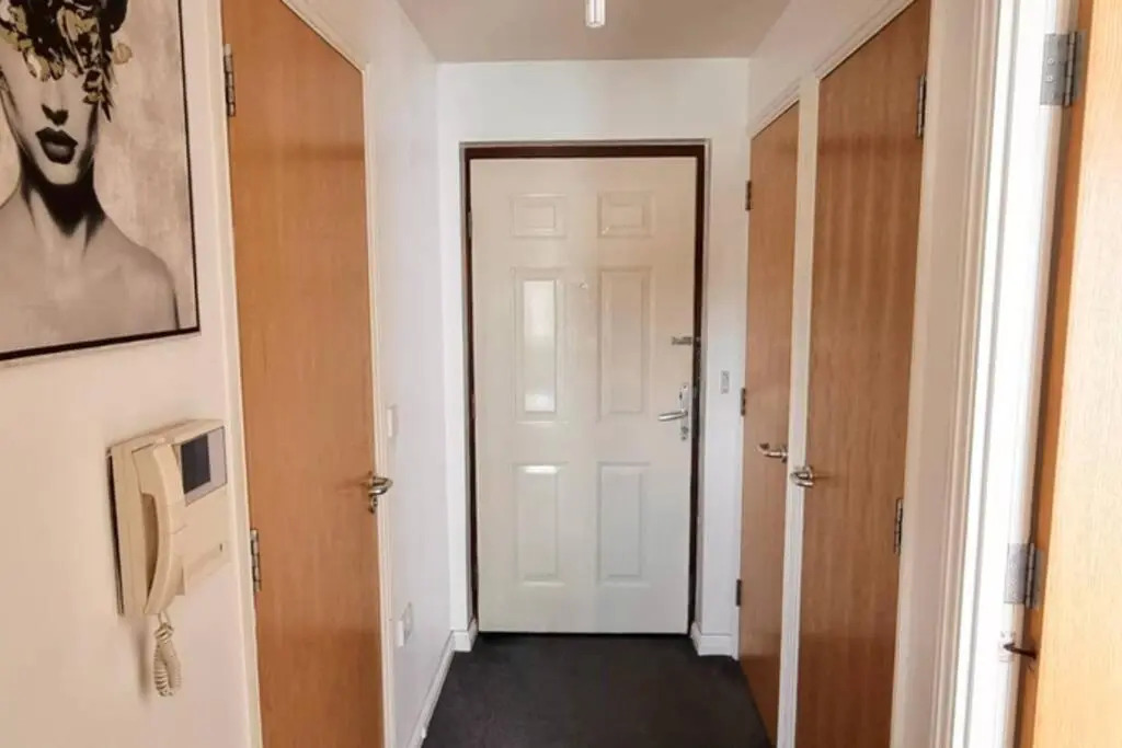 ⭑ Staywelcome- Stylish Apartment Near Heathrow, Skyline Views ⭑