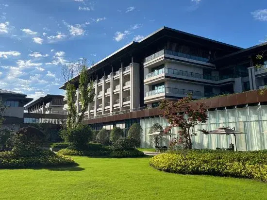 Yishui Grand Hotel