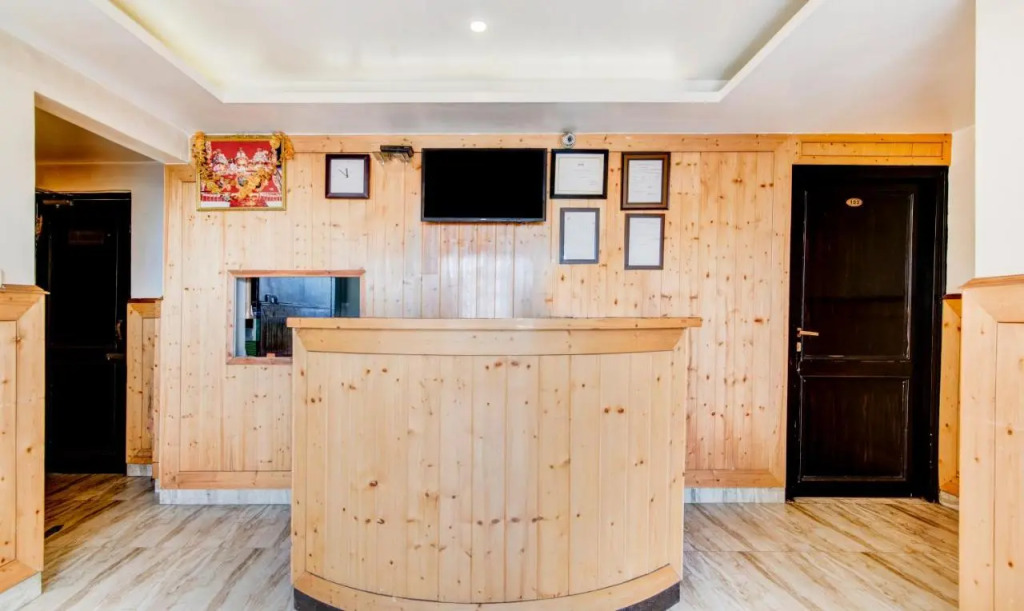 Itsy Hotels Avantika With Forest View