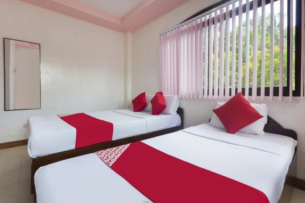 RedDoorz at Coco Grove Tourist Inn