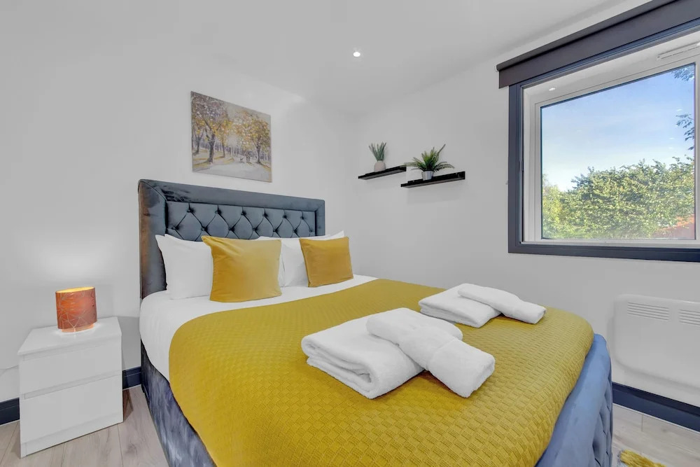 Inviting 1-bed House in Feltham