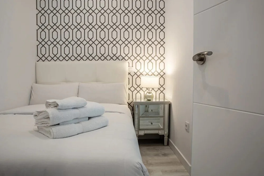Modern 3 Bdr 2 Bath in La Latina, Near Metro