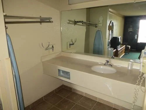 Budgetel Inn & Suites