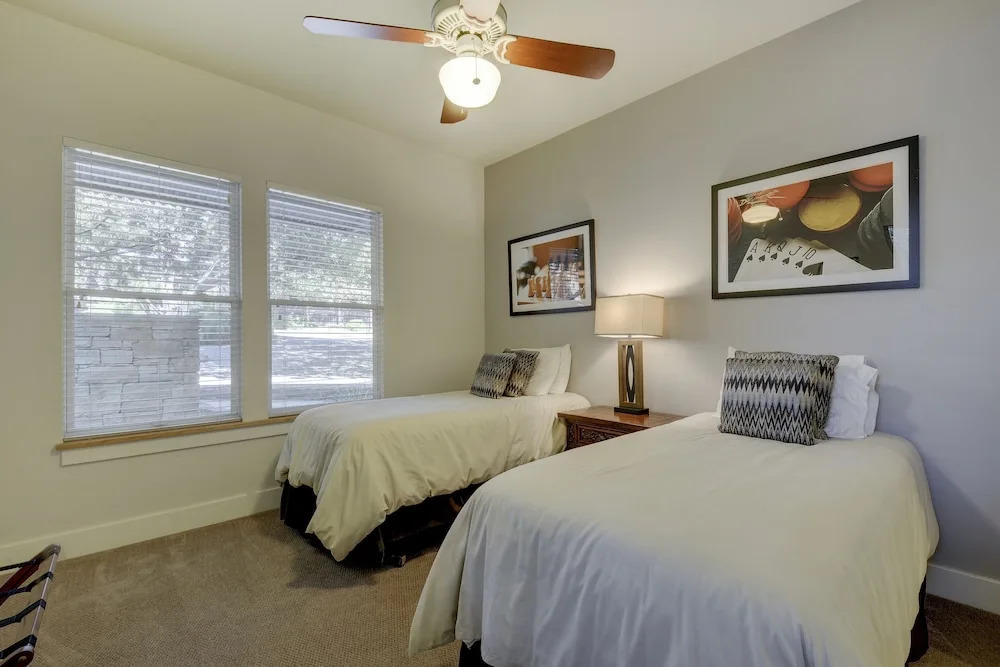 3Br 2BA New Luxury Downtown Austin Townhome by RedAwning