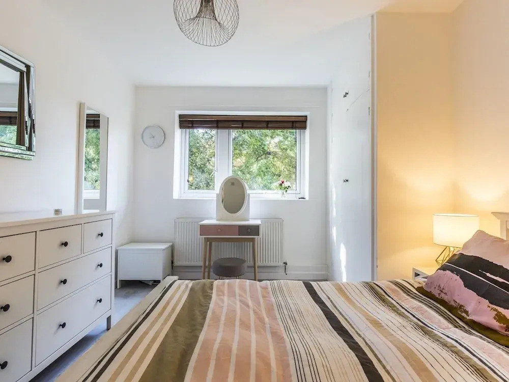 Recently Renovated 2BR Flat in South East London