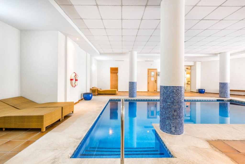 FA - Fabulous Apartment with in and outdoor Pool