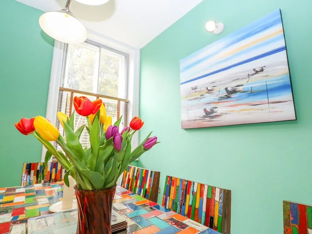 The Old Kitchens - Dog-Friendly Coastal Cottage, Isle of Wight, Near The Needles