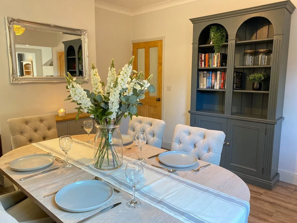 Refurbished Victorian Villa- Free Parking- Sleeps6