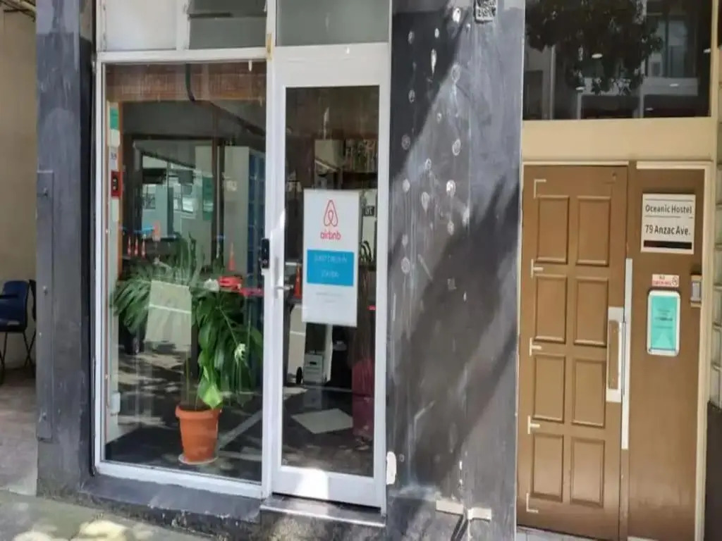 Convenient Modern 2-Bedroom Unit with Free Parking