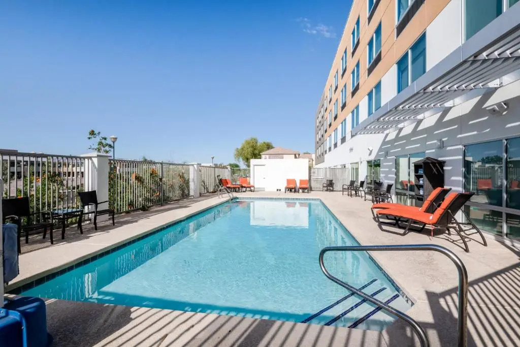 Holiday Inn Express & Suites - Phoenix - Airport North by IHG