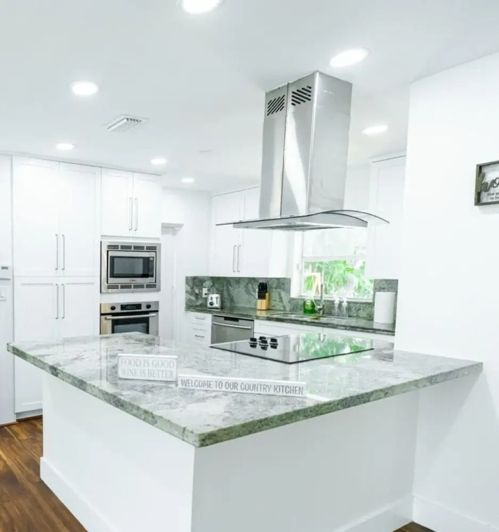 Sport Villa - Football Field Grill Games Pool, North Miami
