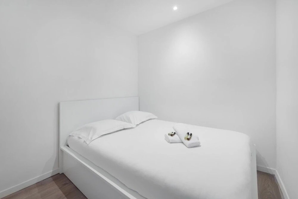 Large 1 Bedroom Apartment "rue de la Loge"!