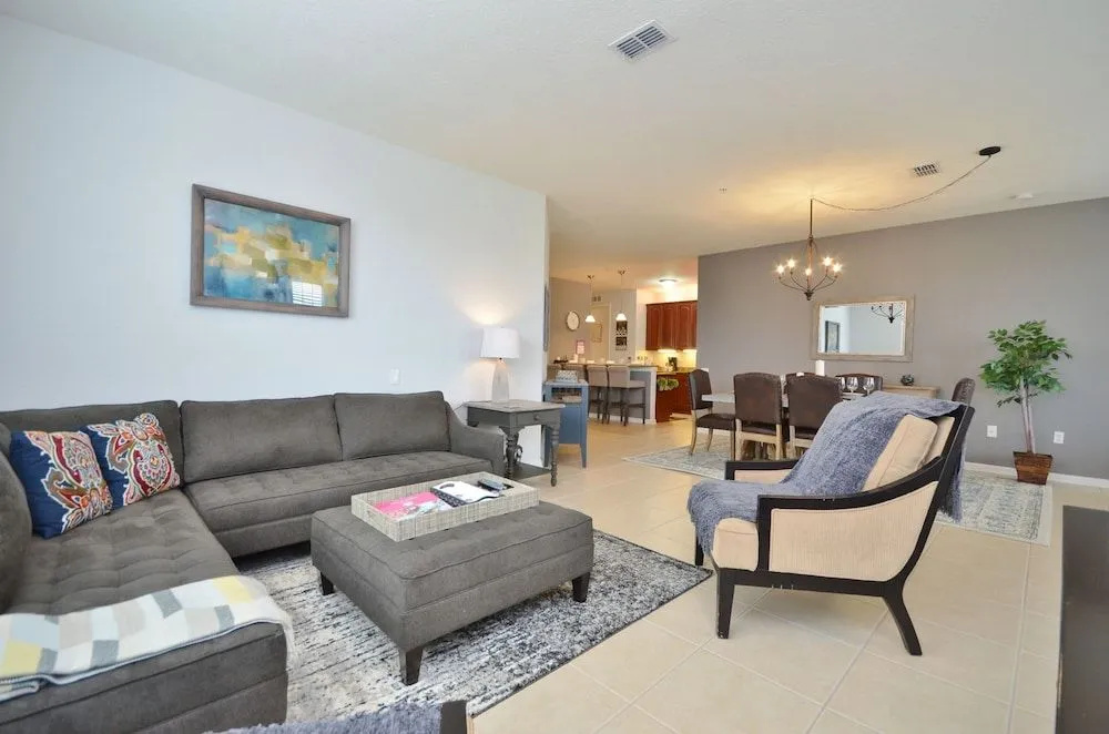 Palmavera Deluxe 3 Bedroom Condo by Redawning