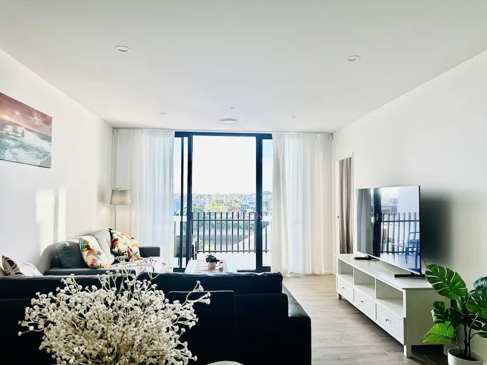 Peninsula Apartments Hosted by Gold Coast Holiday Stays