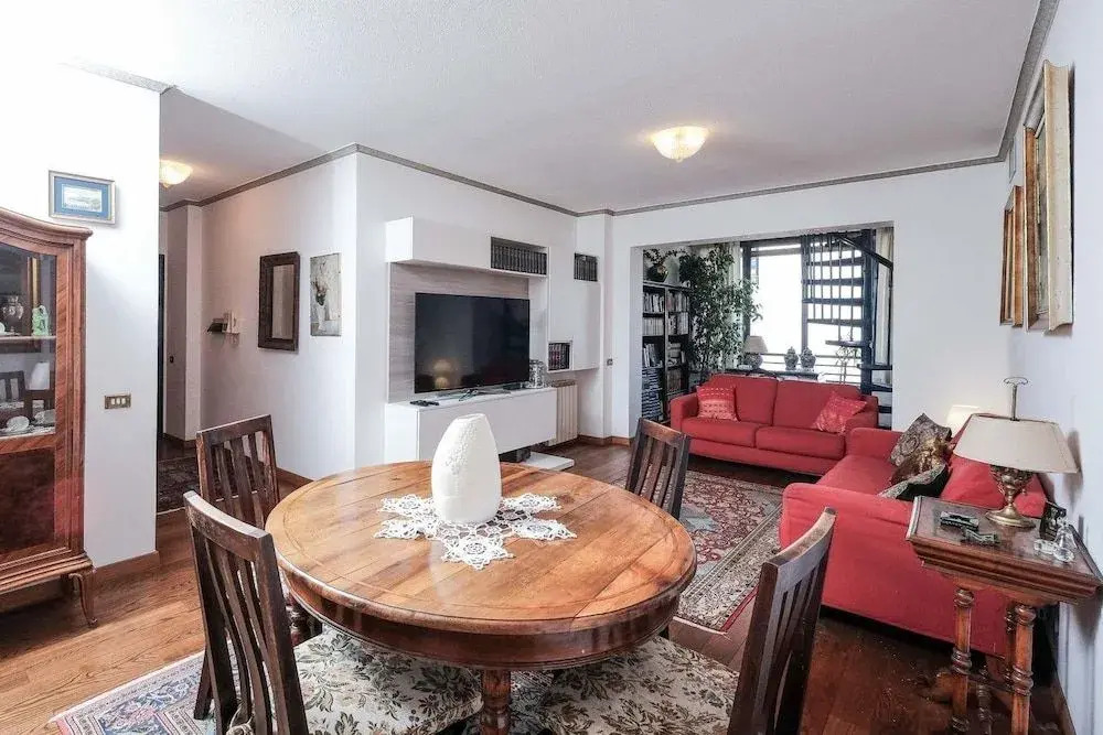 Large 3BR Eur Apartment