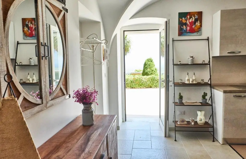 Equorum Prospectus 1 - OSTUNI CENTRO - Guest House