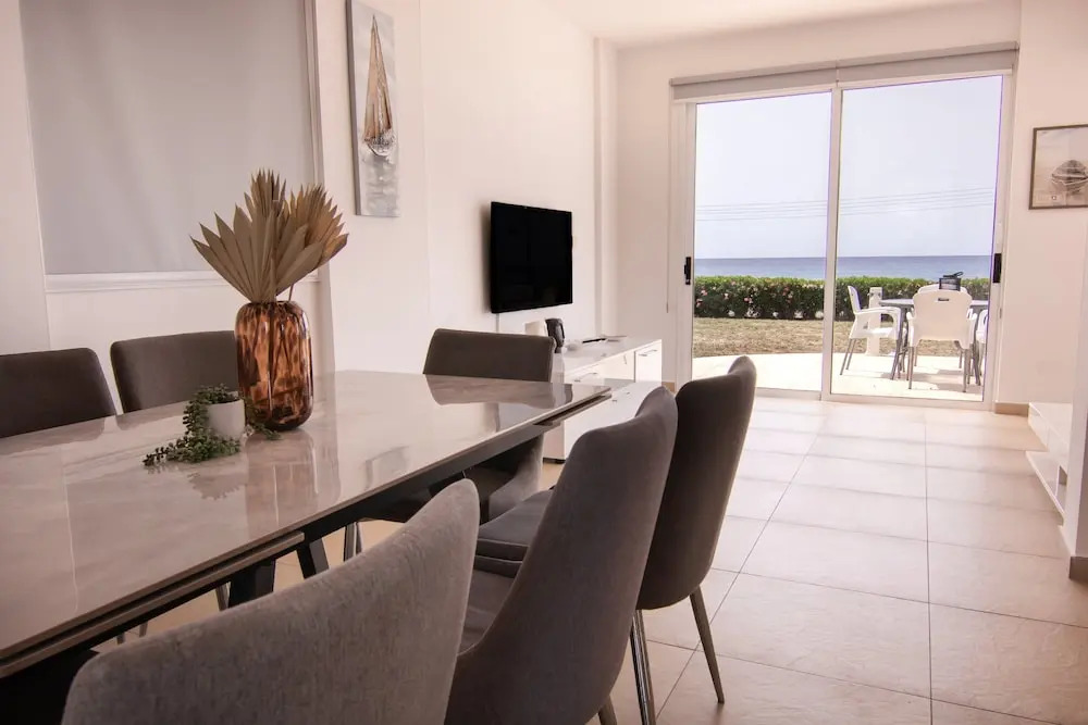 Phaedrus Living Beachfront Villa Mare