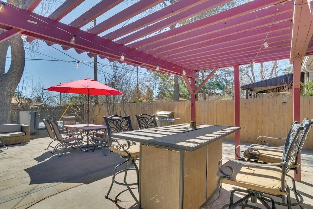 Bbq, Hot Tub, Patio, Sunroom + Games