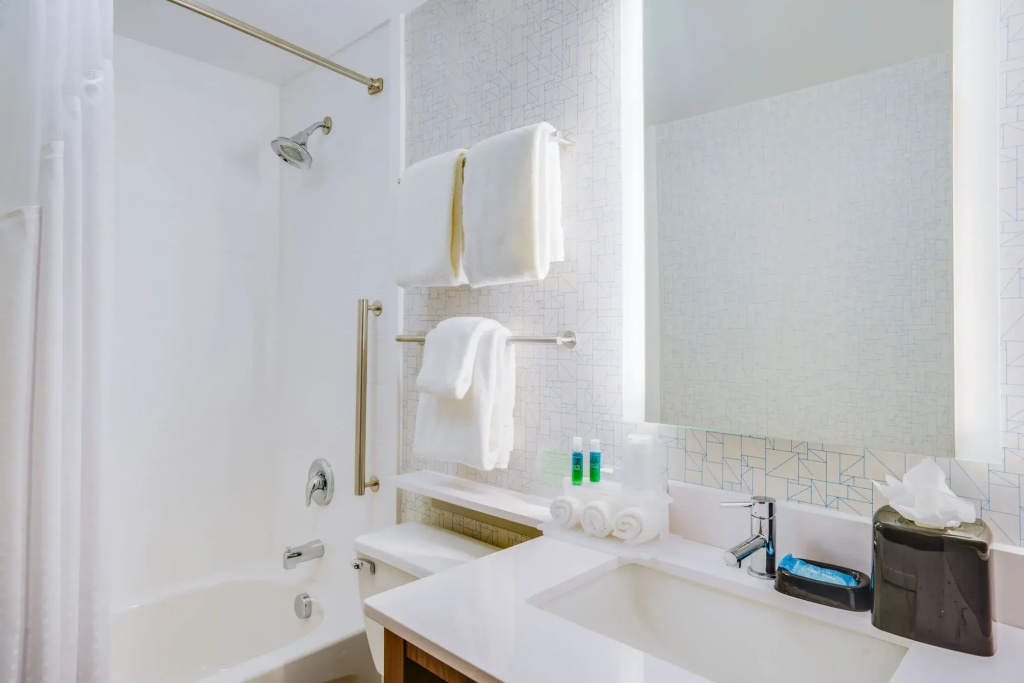 Holiday Inn Express & Suites Ft. Washington - Philadelphia by IHG