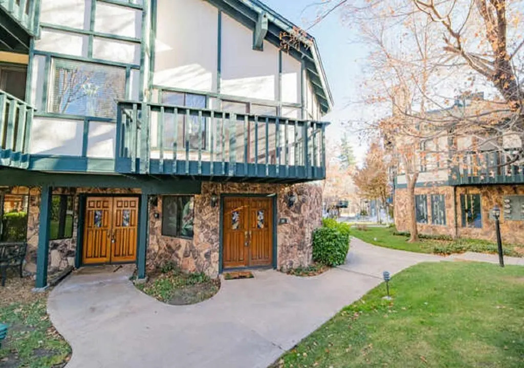 Viking Bear Lair Lakefront Condo