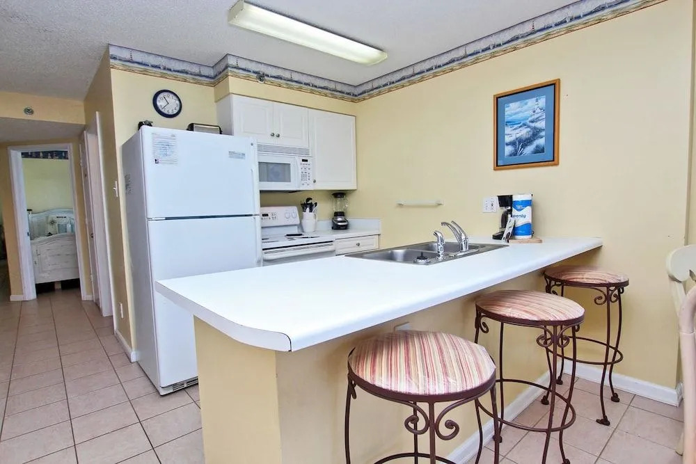Tradewinds 901 - 2 Br condo