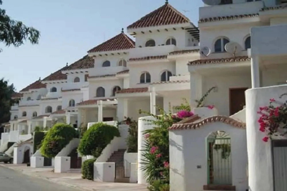 Modern Townhouse 7min Walk Beach and 15 to Duquesa