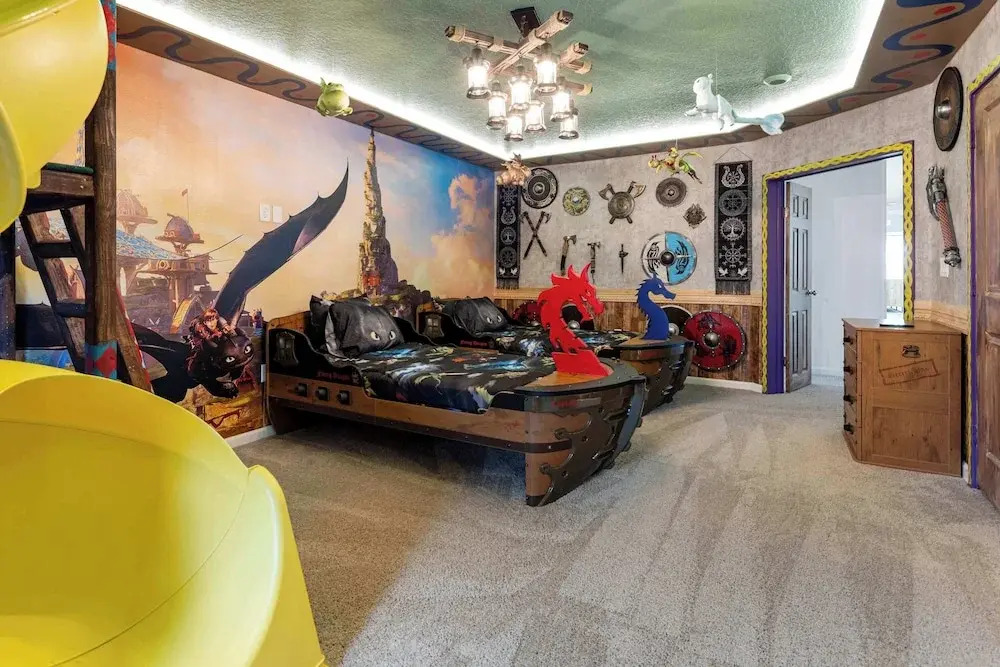 Luxury 9BR Solara Home, Themed Fun & Pool