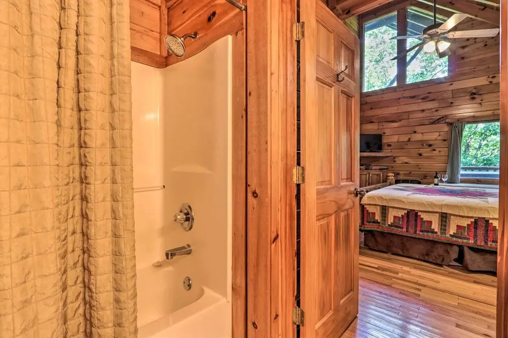 'sky Harbor' Sevierville Cabin w/ Hot Tub & Deck!