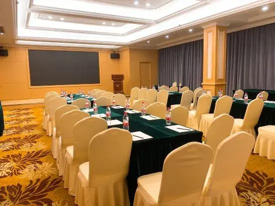 Vienna Hotel (Luoyang Longmen High Speed Railway Station)