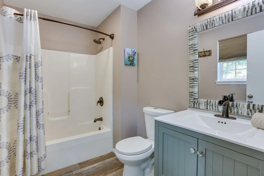 Hot Tub & Pool Access: Year-round Pocono Retreat!