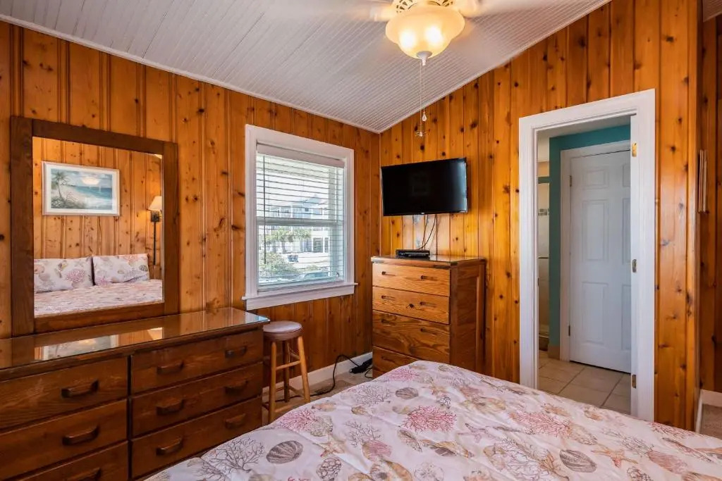 Windward Mark by Oak Island Accommodations