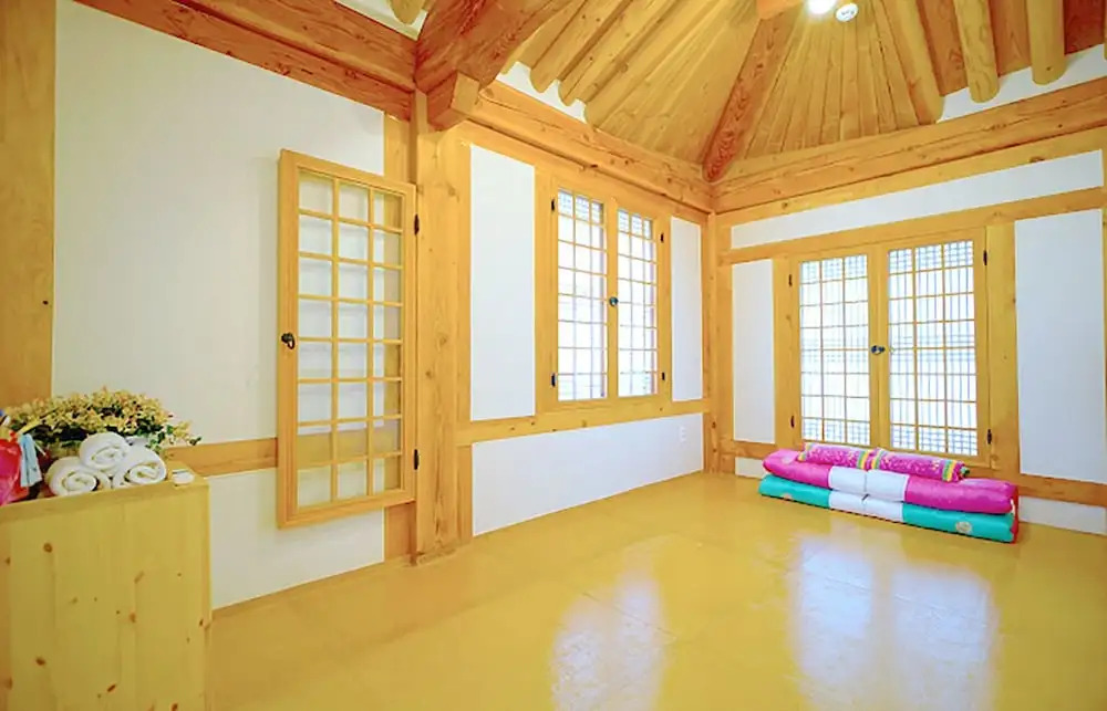 Lee Ga Hanok