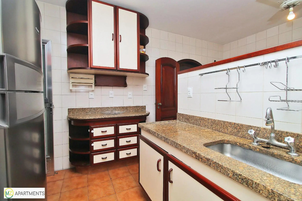 Enorme Sala e 3 quartos suite com vista frontal para o mar no posto 6 em Copacabana para ate 10 pessoas