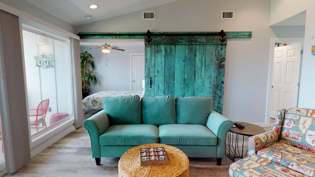 AH-F223 New 2nd Floor Condo, Close to PoolHot Tub, Near Marina & Ferry