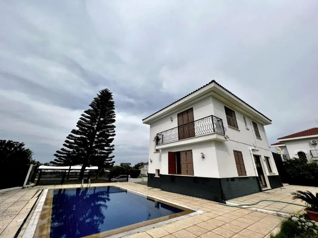 Separate Villa With Pool and Garden in Lefkosa