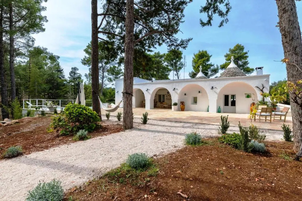 Trulli Julia con piscina by Wonderful Italy