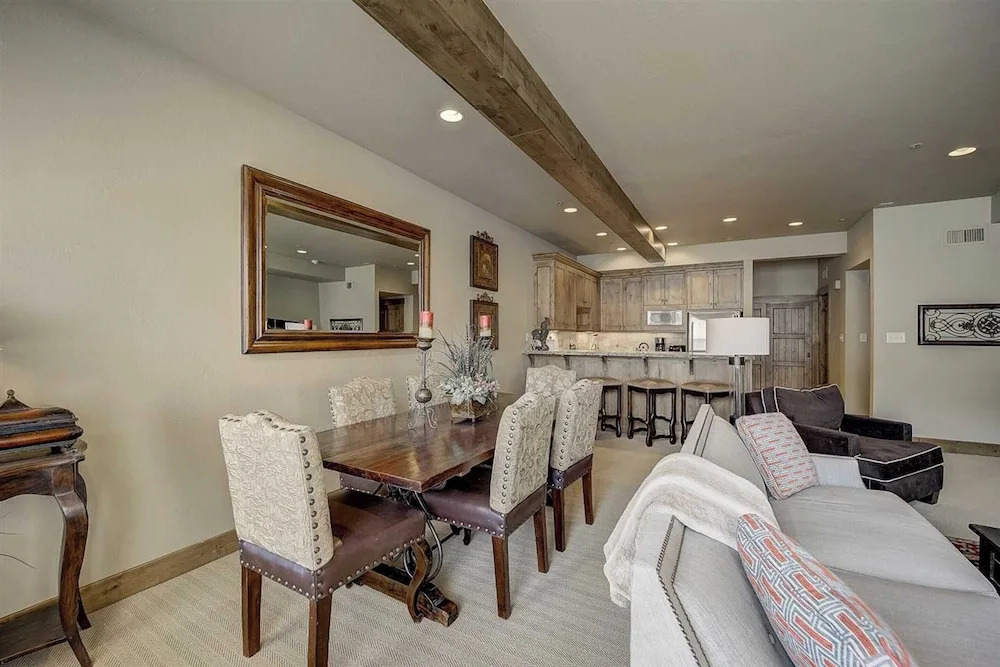 7 Condos, Ski-in/ski-out + Hot Tubs Sleeps 30 Mont Cervin by Avantstay