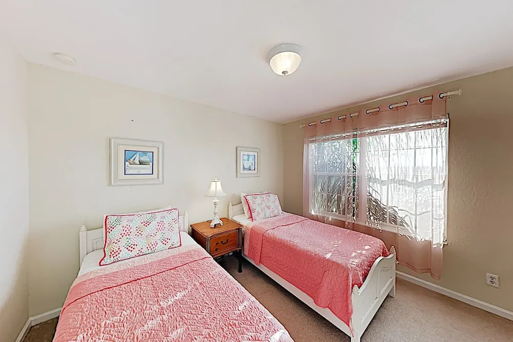 Windsor Hills Oasis: Private Pool, Spa & Game Room 6 Bedroom Home