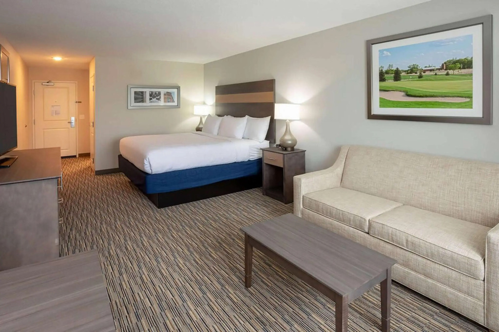 Little Crow Hotel & Conference, Trademark by Wyndham