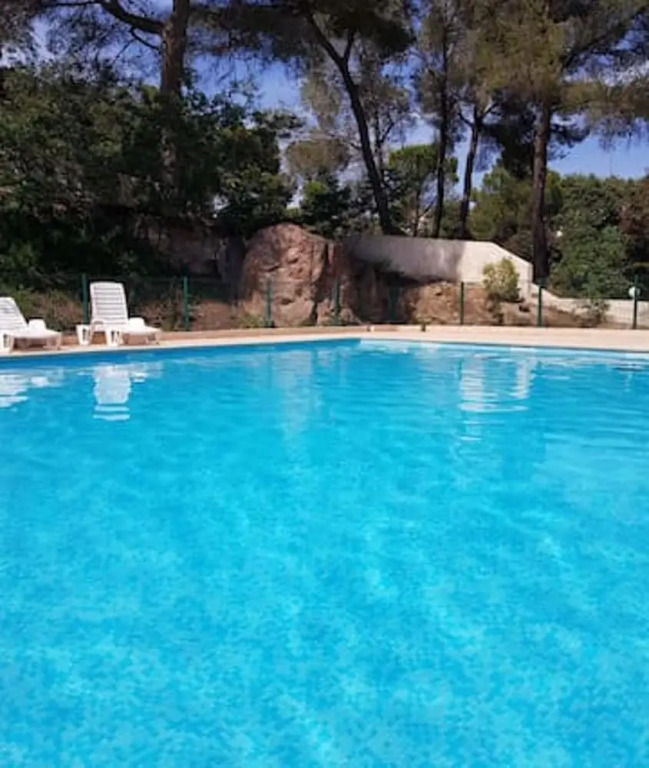 Apartment with One Bedroom in Saint-Raphaël, with Pool Access And Enclosed Garden - 600 M From the Beach