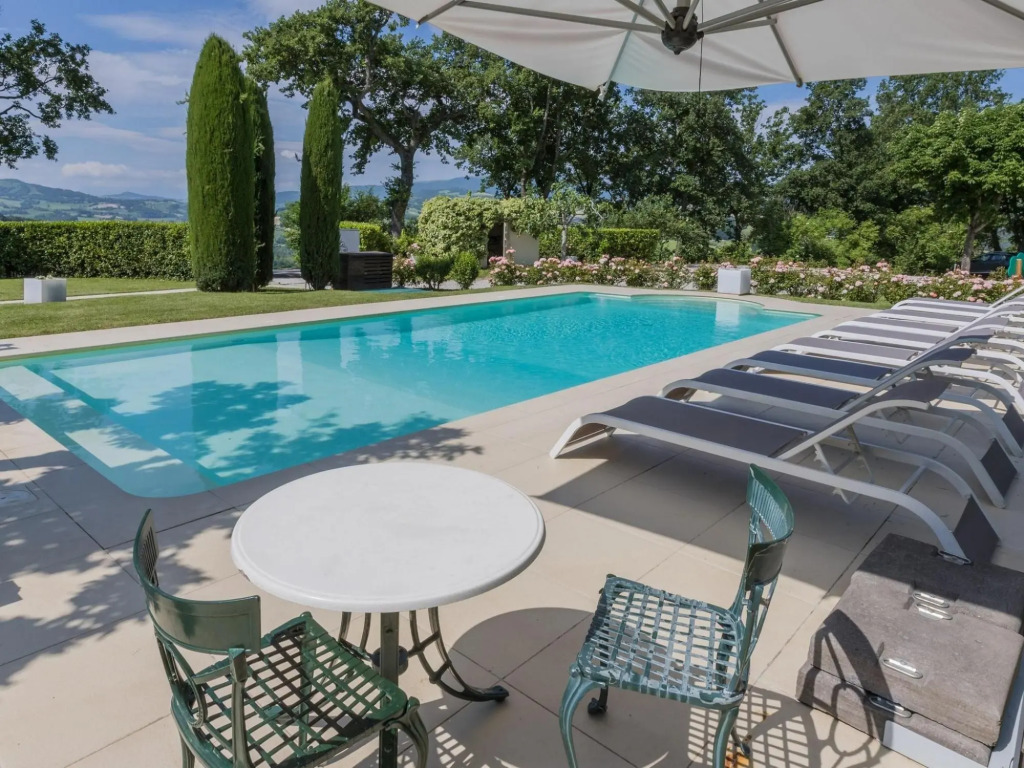 Exclusive Outdoor 2 Bubble Baths, Heated Pool, Gym
