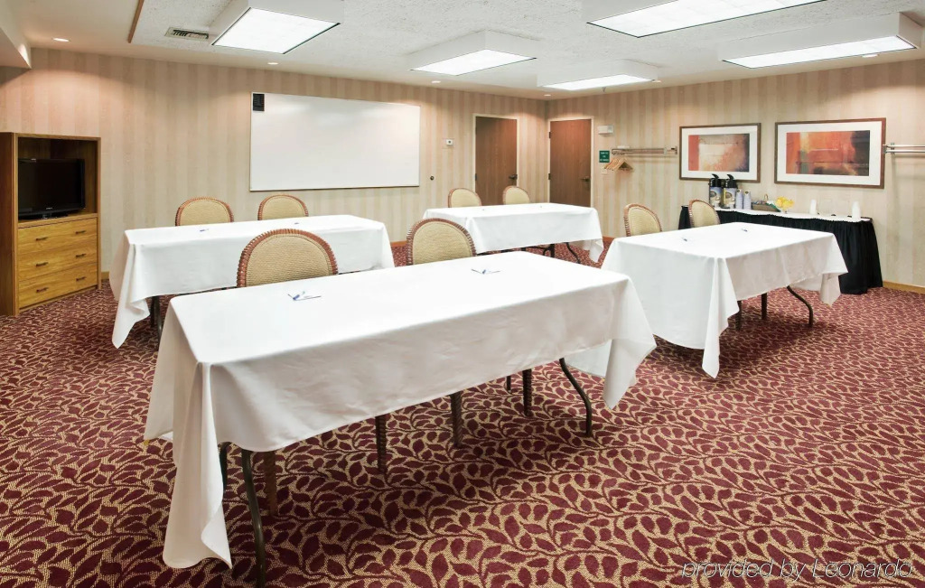 Comfort Inn & Suites NW Milwaukee