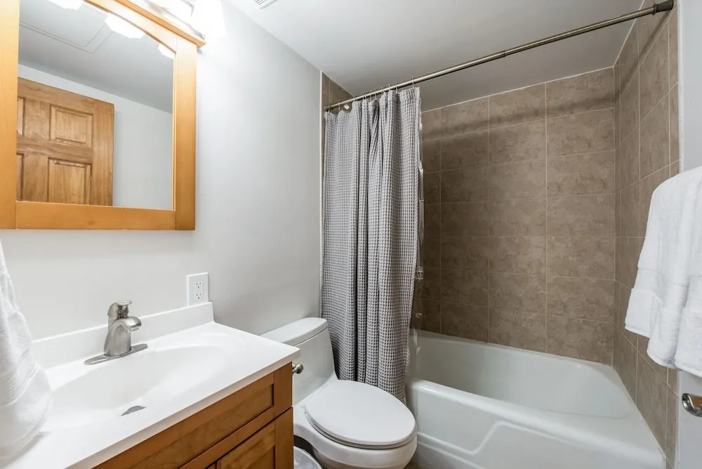 New Listing! Pool, Spa & Sauna - Walk To Ski Lifts 2 Bedroom Condo