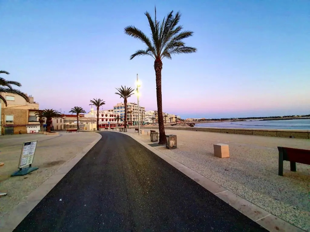 Propriete de 2 chambres avec terrasse amenagee a Aigues Mortes a 5 km de la plage