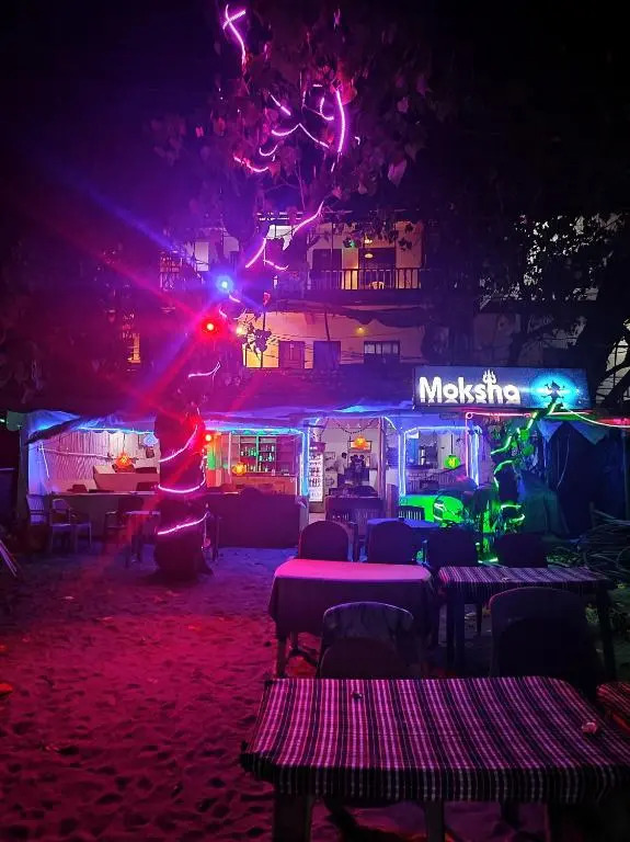 Moksha cafe rooms arambol beach