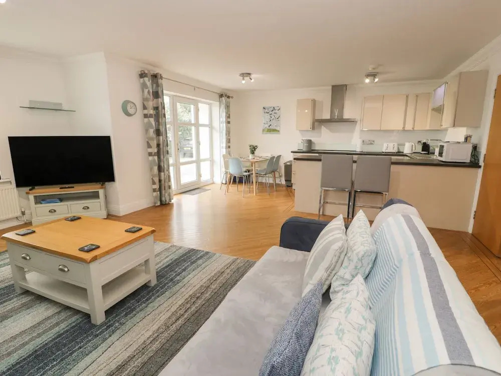 Apartment 6